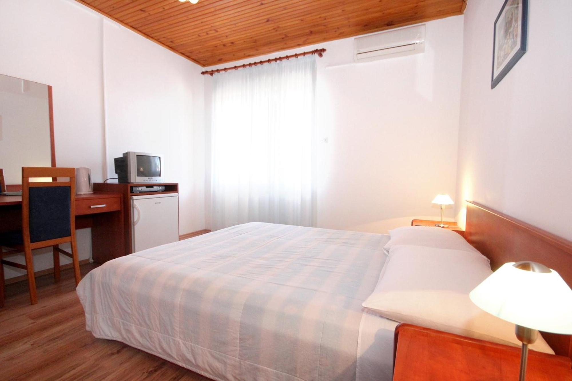 Apartments And Rooms By The Sea Mandre, Pag - 3557 Kolan Szoba fotó