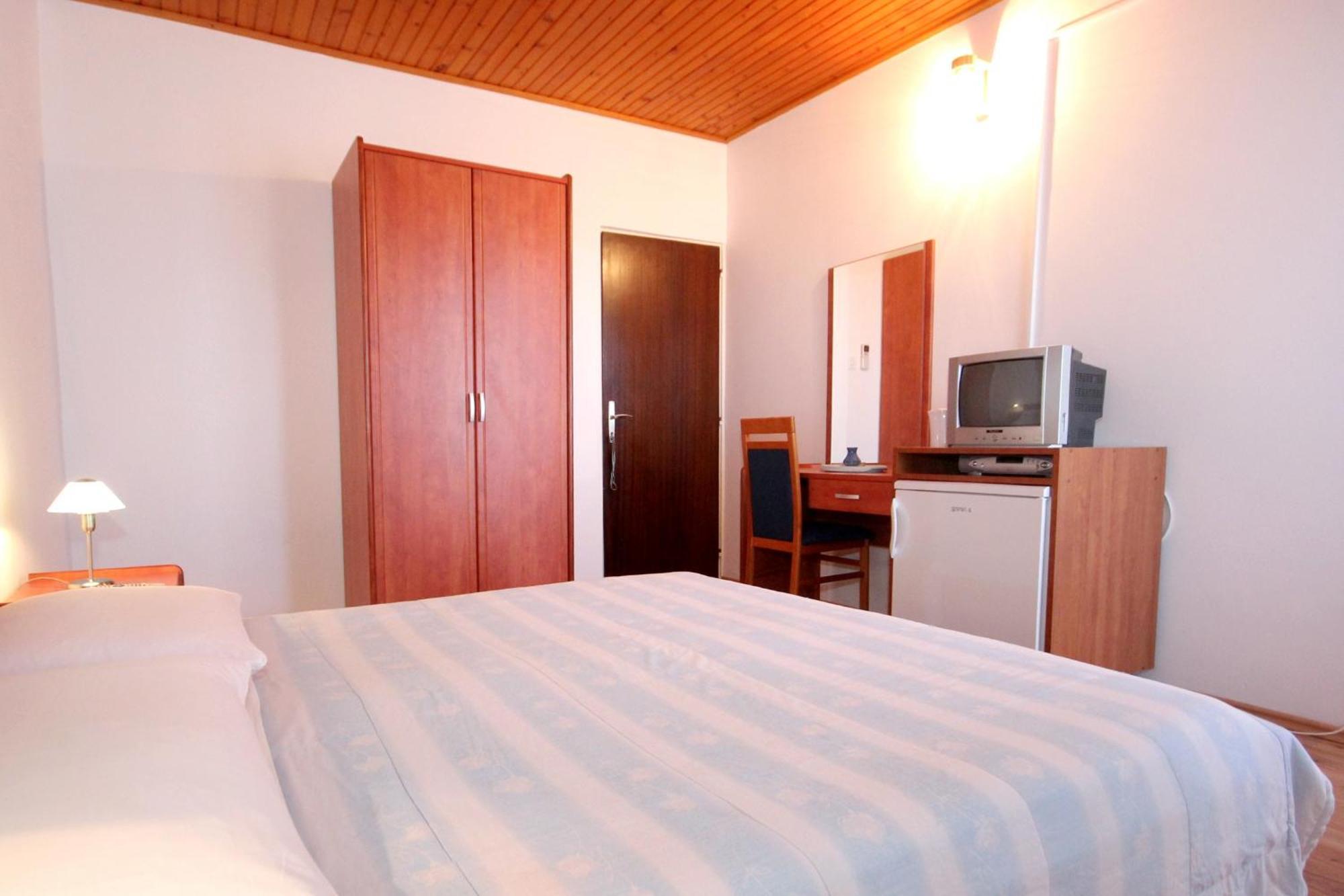Apartments And Rooms By The Sea Mandre, Pag - 3557 Kolan Szoba fotó